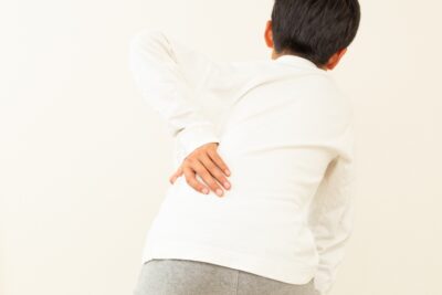 腰椎分離症とは？成長期の腰痛を放置しないための正しい知識と対処法