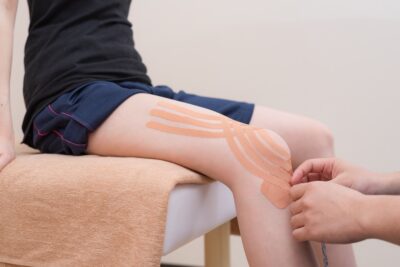 テーピングした脚