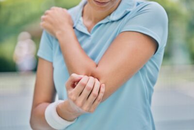 テニス肘(上腕骨外側上顆炎)の原因と改善方法